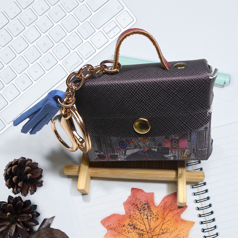 LIGHTWEIGHT LEATHER MINI BAG KEYCHAIN WITH GOLD PLATING